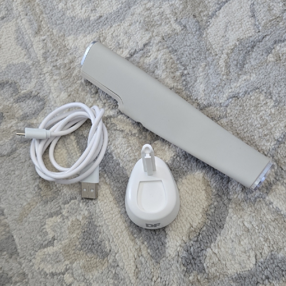 DERMAFLASH LUXE+ Advanced Sonic Dermaplaning Skincare Device with USB Cable
